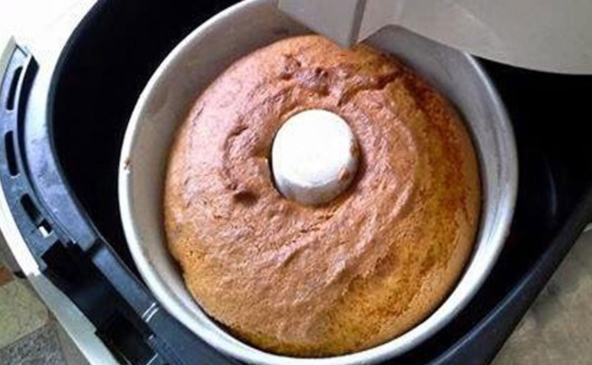 Bolo na Air fryer: Aprenda 10 receitas deliciosas de bolos feitos na  fritadeira elétrica - Receitas Rápidas e Fáceis